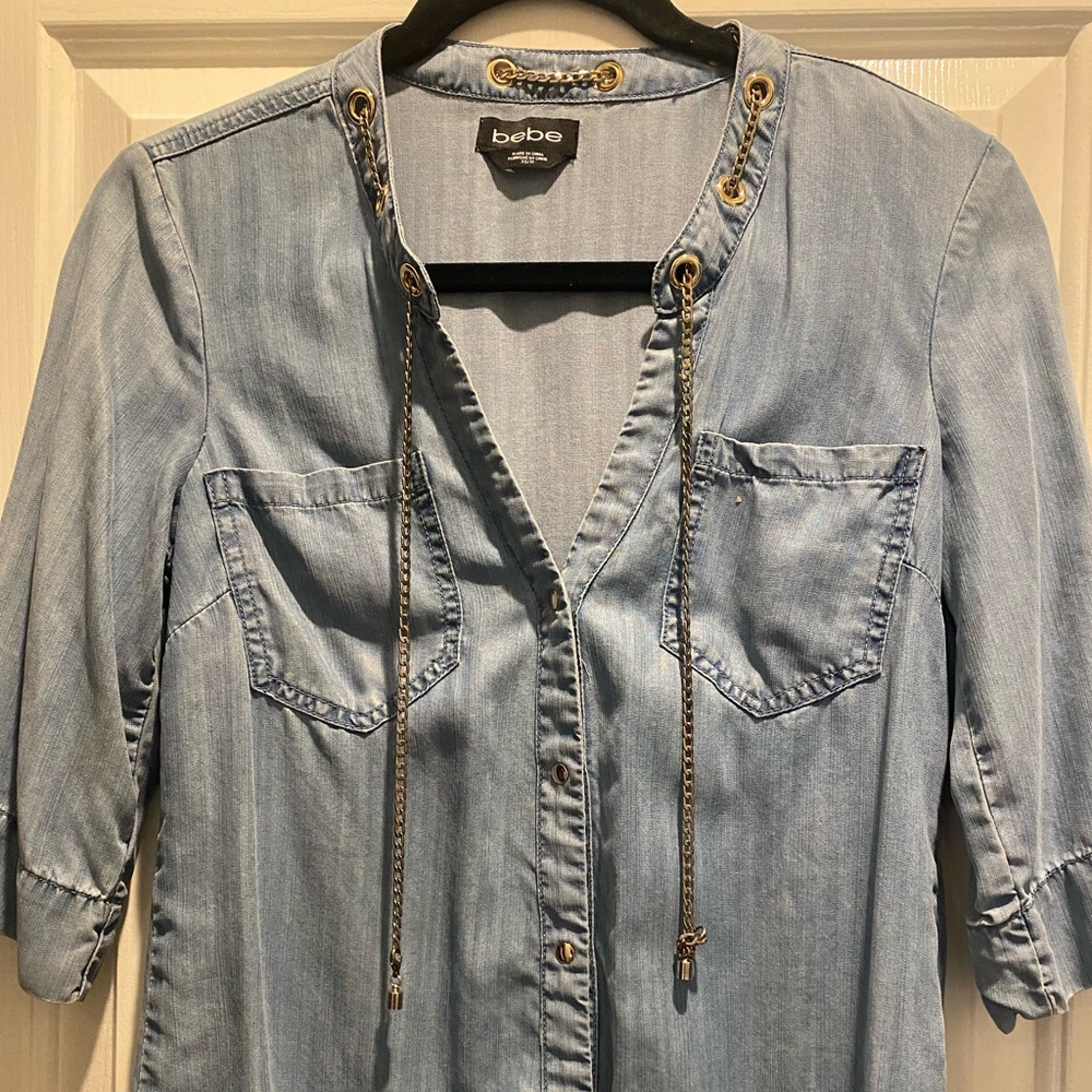 Bebe XS denim button up w/ neck chain shirt